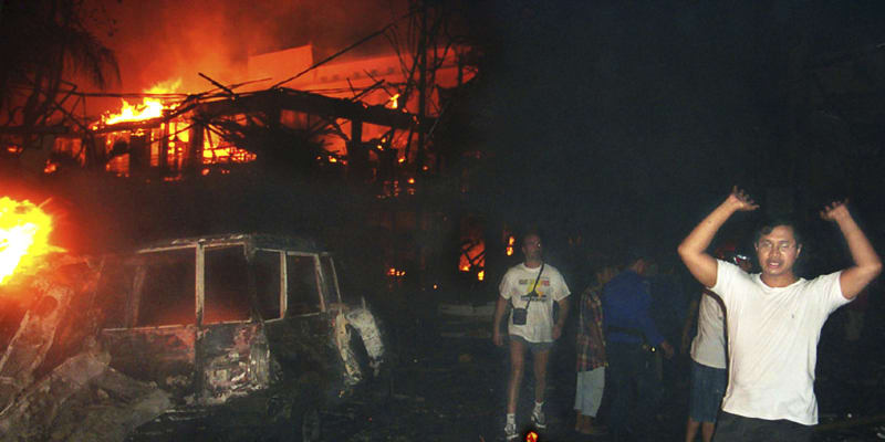 Při teroristických útocích na Bali v roce 2002 zahynulo 202 lidí, z toho 88 Australanů.