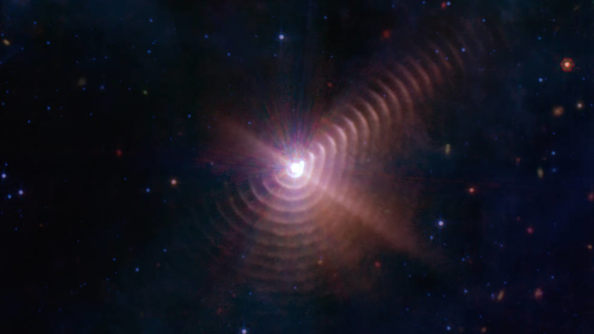 Vesmírný teleskop Jamese Webba zachytil prachové prstence hvězd.
