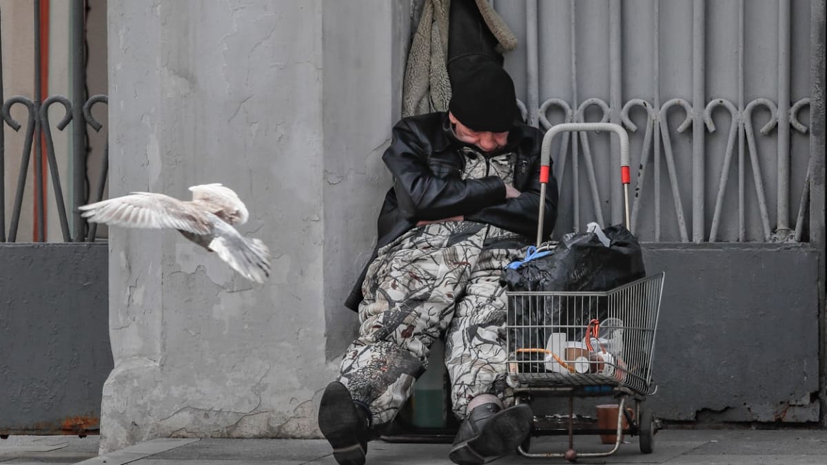 Bezdomovec v Moskvě (6. 5. 2022)