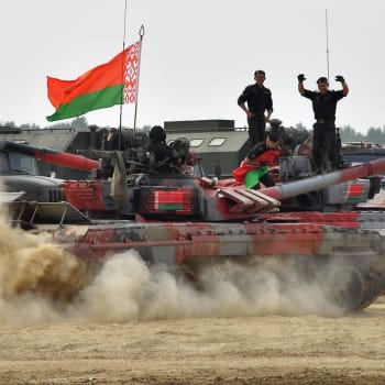 Běloruští tankisté na exhibici v Rusku (27. 8. 2022)