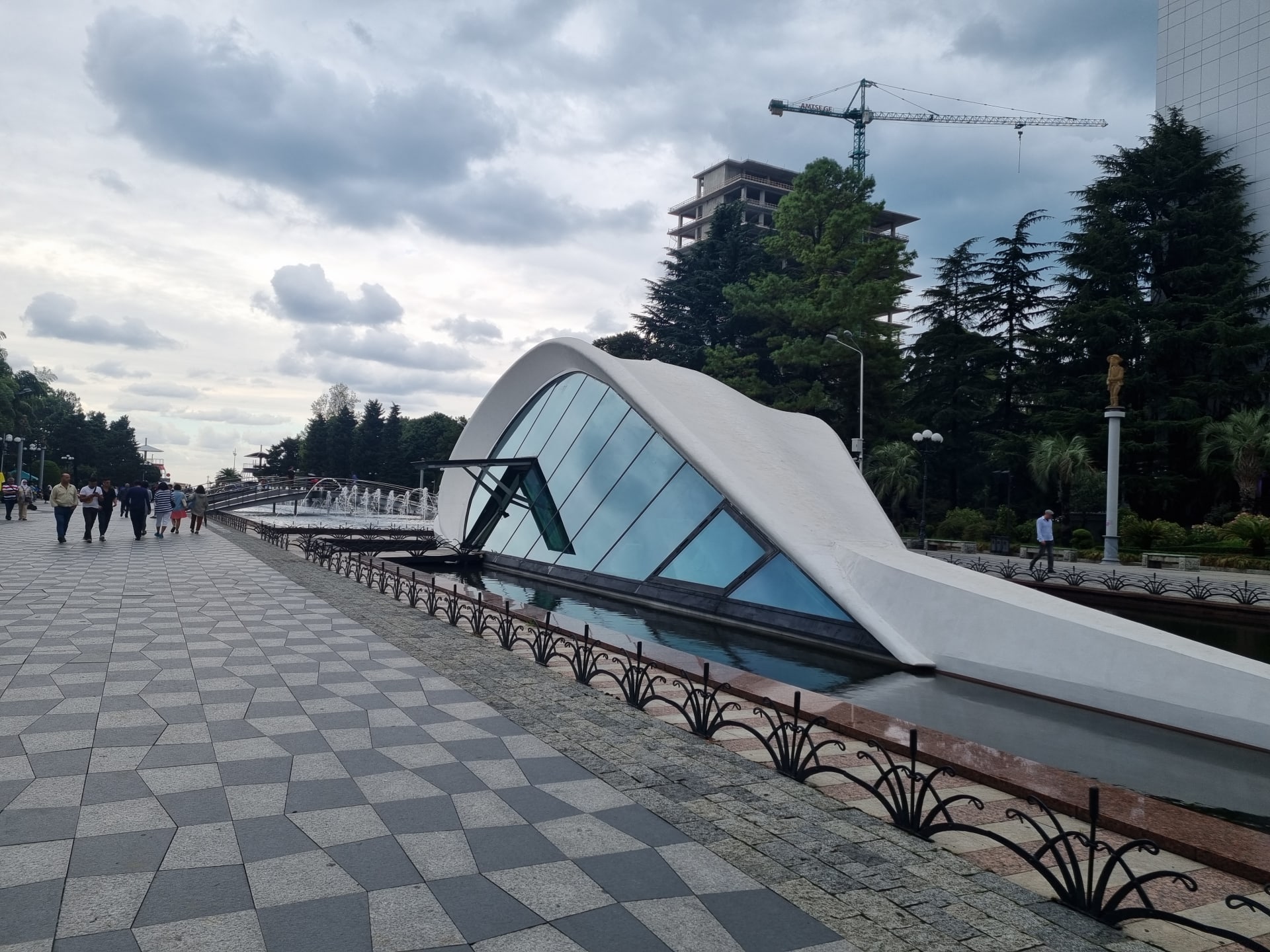 V gruzínském městě Batumi turisté najdou jak moderní architekturu, tak i historické stavby.