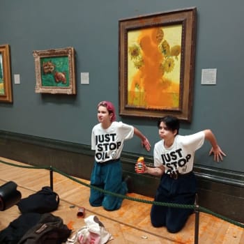 Aktivistky v londýnské Národní galerii