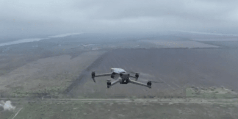 Ukrajinský dron svedl přímý souboj s bezpilotním letounem ruské armády.