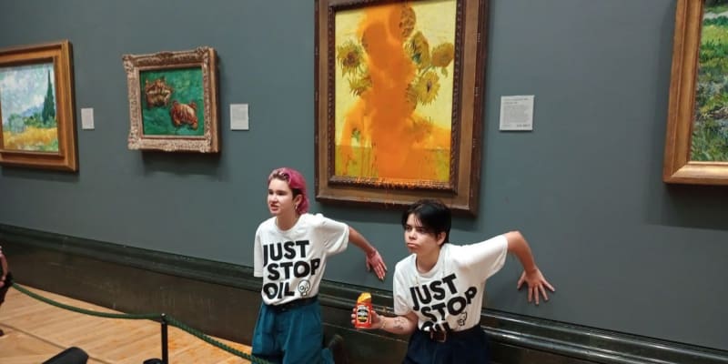 Aktivistky v londýnské Národní galerii