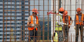 Makali v Rusku na stavbách, teď prchají. Severokorejští dělníci se bojí přesunu na Donbas