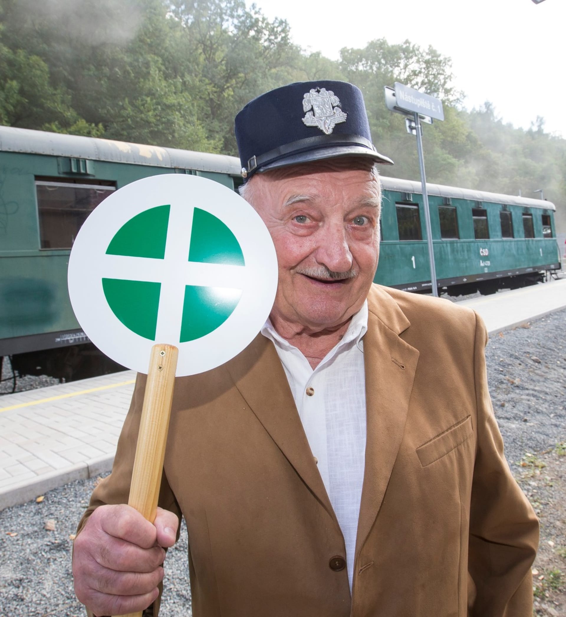 Josef Somr na oslavě 50letého výročí od natočení snímku Ostře sledované vlaky (2016)