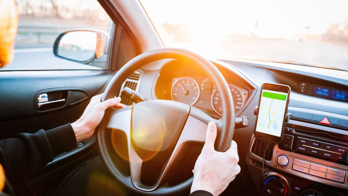 Stále více řidičů žehrá na komplikovanost dnešních aut a přibývající množství elektronických systémů zasahujících do řízení. (Ilustrační foto)