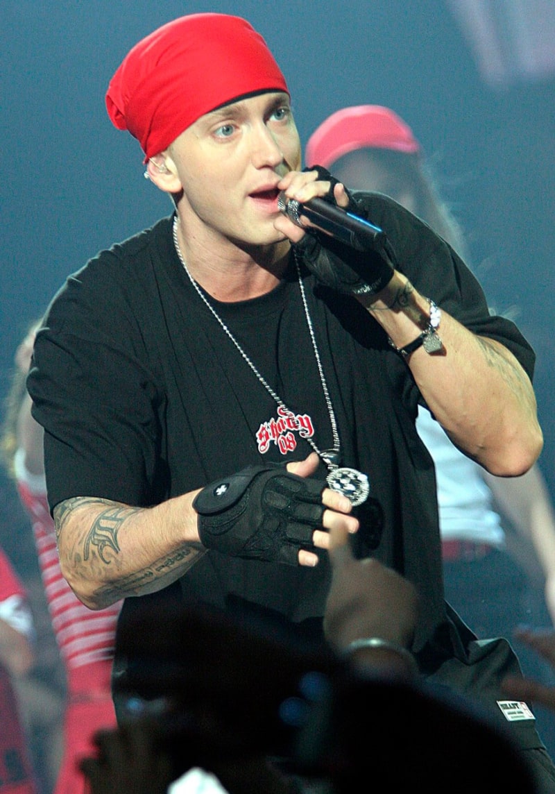 Eminem během vystoupení v roce 2004