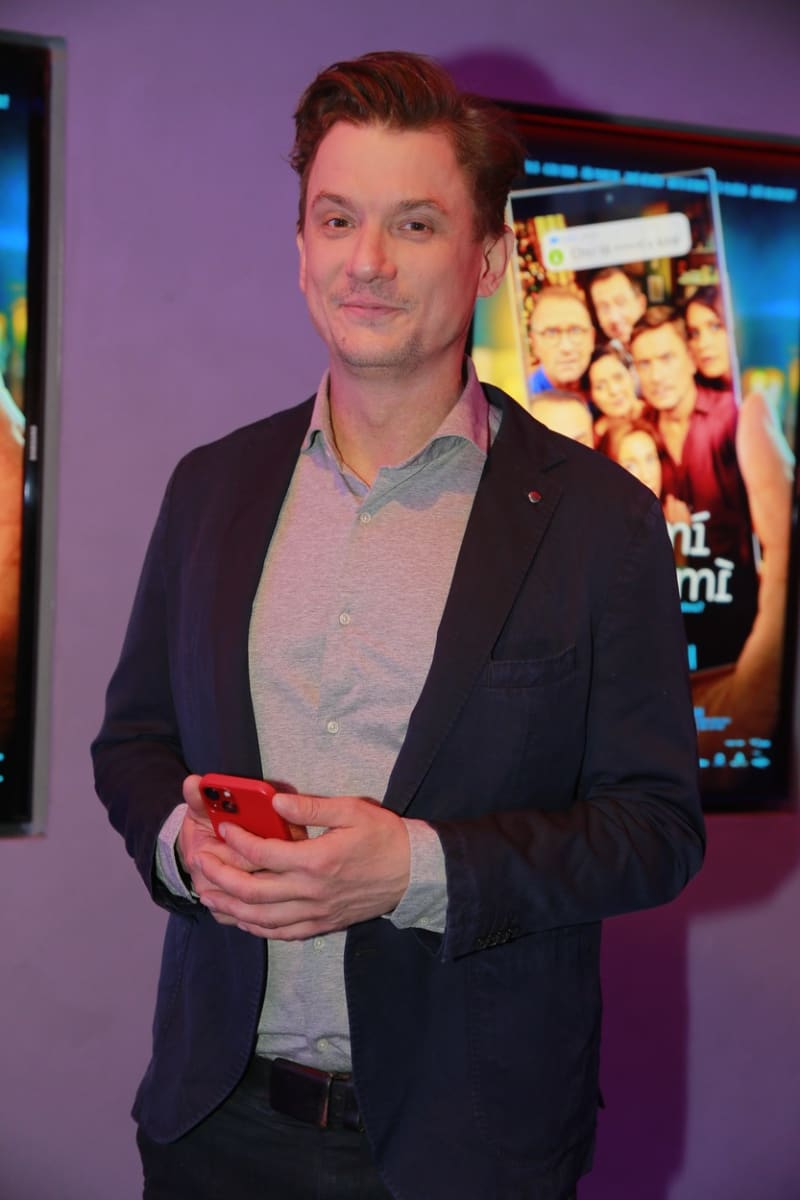Herec a moderátor Tomáš Měcháček působil na natáčení reality show Hledá se Miss jako profesionál.