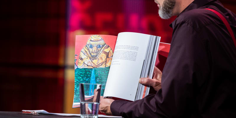 Jan Budař ilustroval knihu Princ Mamánek.