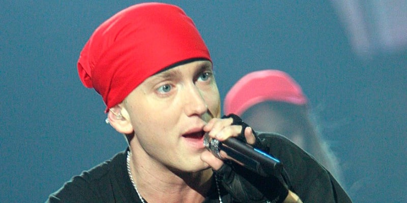 Eminem během vystoupení v roce 2004