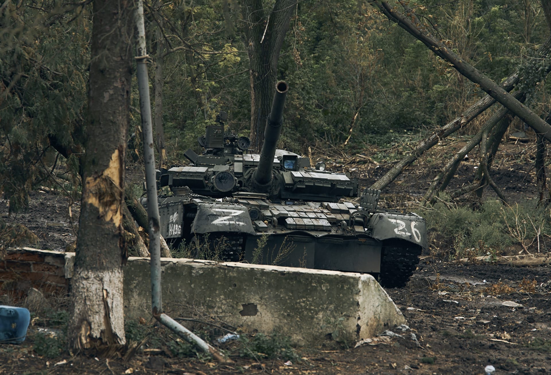 Opuštěný ruský tank v Izjumu