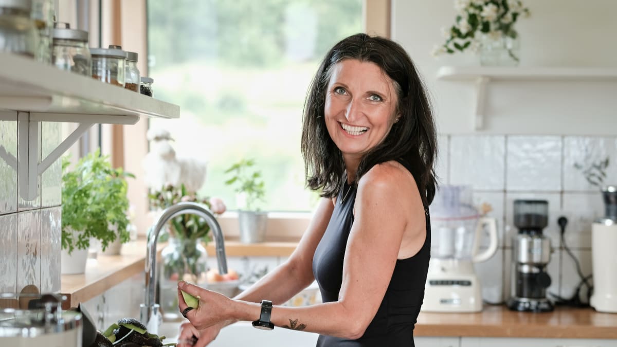 Margit Slimáková je doktorkou farmacie, českou expertkou v oblasti zdravého životního stylu, zdravé výživy a přístupu ke zdravotní péči. Je autorkou knih i podcastu.