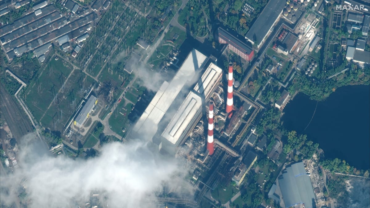 Satelitní snímek zasažené elektrárny v Kyjevě