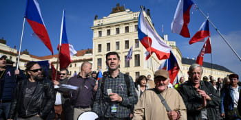 KOMENTÁŘ: Organizátor demonstrací Vrabel? Nezaměstnaný dlužník, co o vlastenectví jen plká