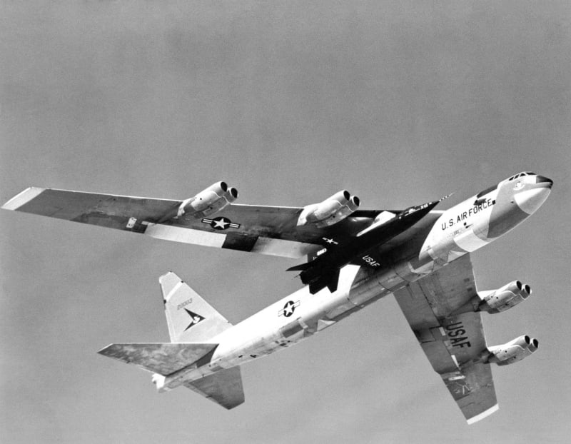 X-15 byl do vzduchu vynášen