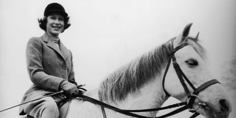 Zesnulá Alžběta II. byla známá svojí láskou ke koním a dostihům.
