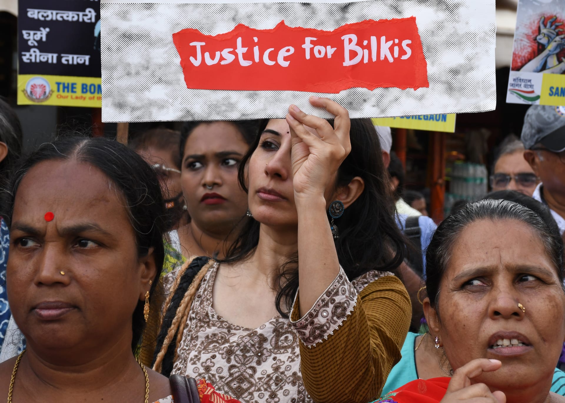 Spravedlnost pro Bilkis. Demonstranti vyšli do ulic ve většině velkých indických měst. 