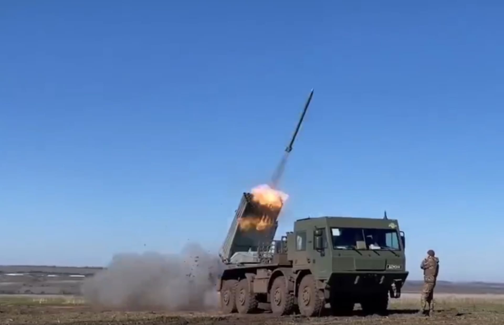 Ukrajinci si pochvalují český salvový raketomet RM-70 Vampire.