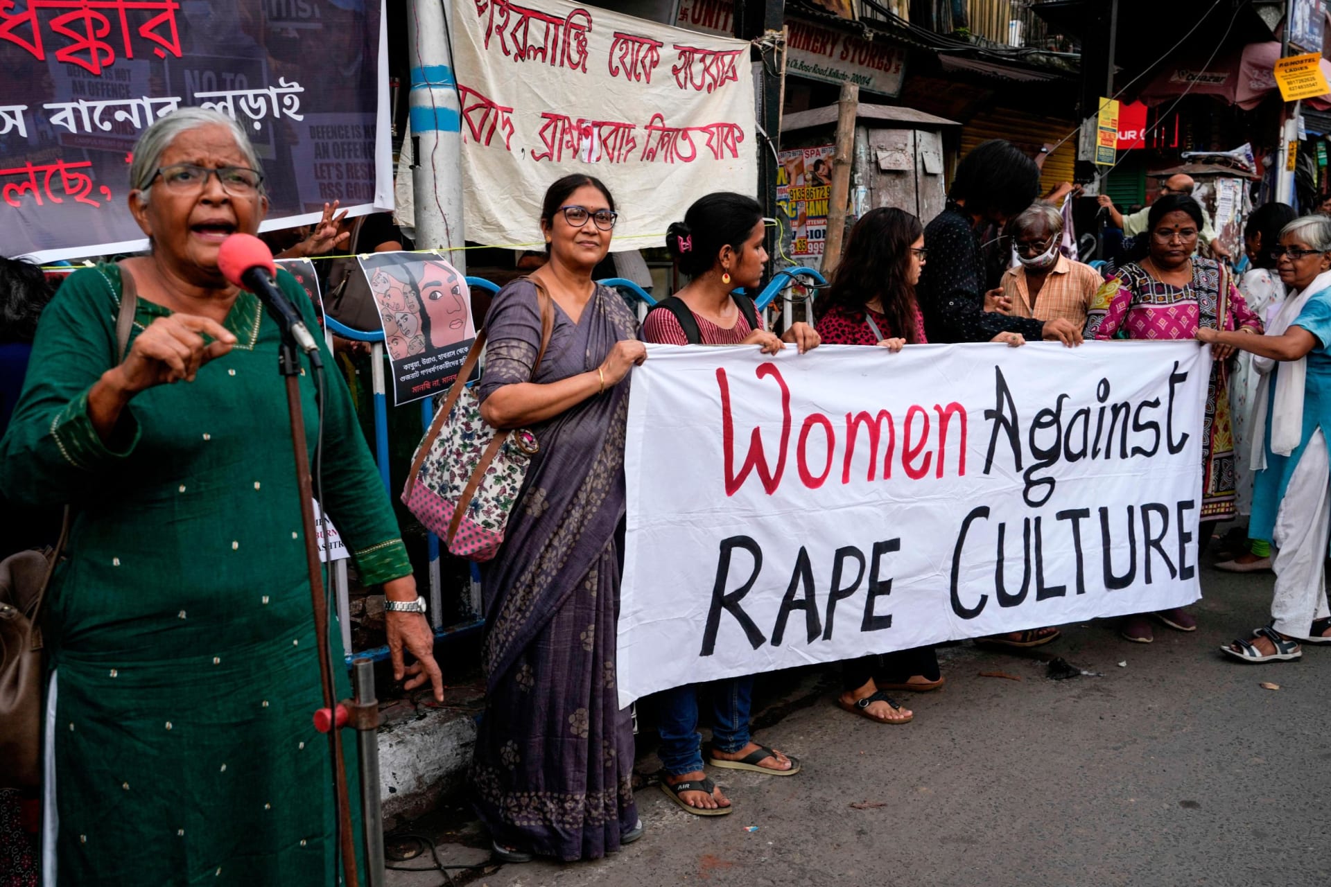 Ženy proti kultuře znásilňování. Protest v Kalkatě proti propuštění násilníků. 