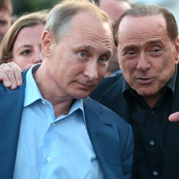 Silvio Berlusconi s Vladimirem Putinem na návštěvě okupovaného Krymu (2015)