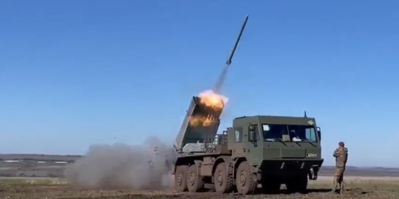 Ukrajinci si pochvalují český salvový raketomet RM-70 Vampire.