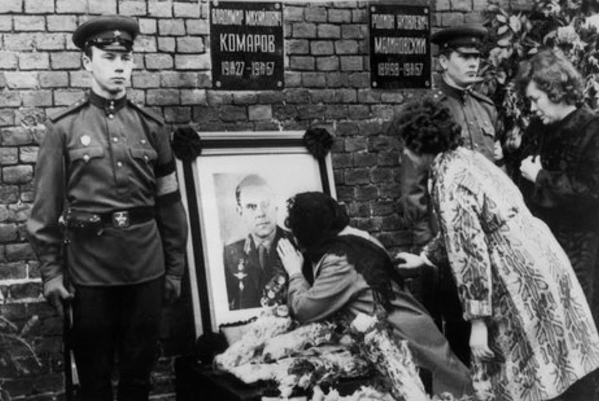 Pohřeb Vladimira Komarova