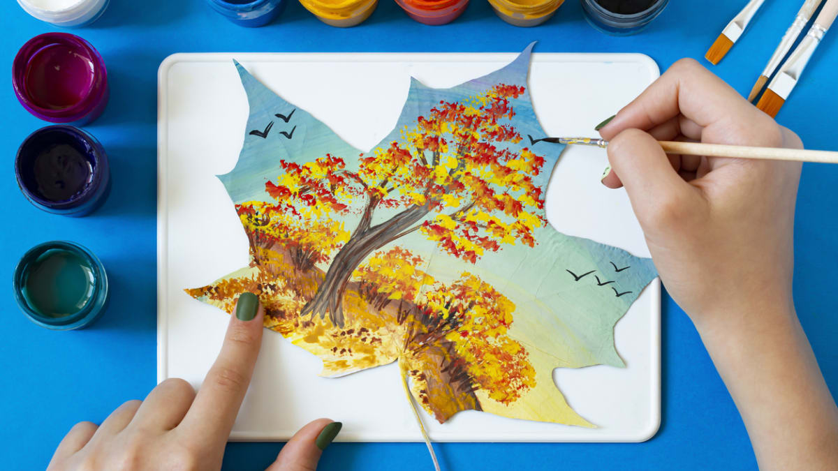 Malujte na velké javorové listy 