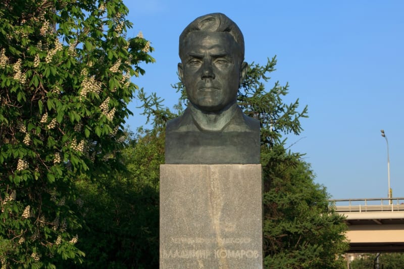 Komarov má v Moskvě bustu