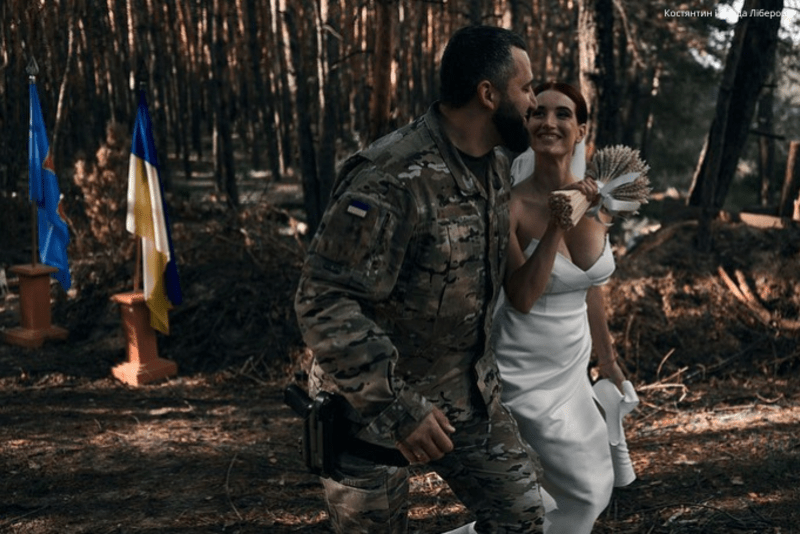 Vzala si vojáka, kterého poznala na začátku války na Ukrajině.