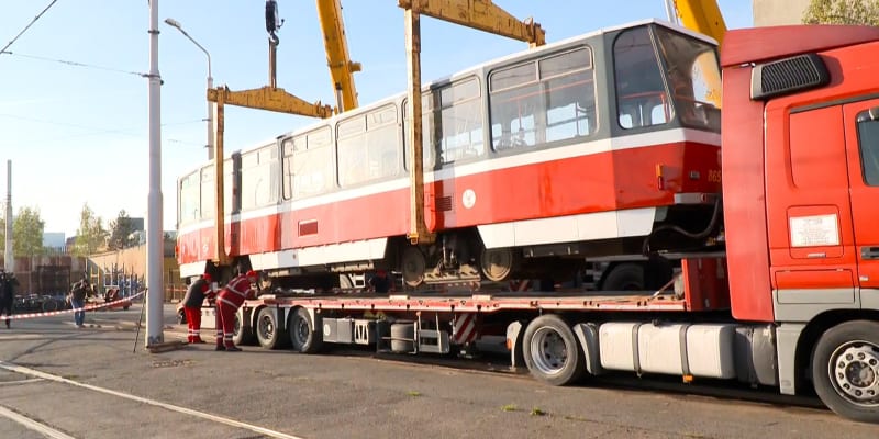 Praha poničenému Charkovu pošle 20 vyřazených tramvají.