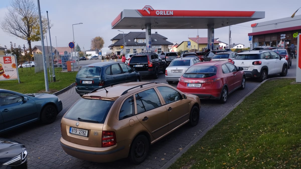 Nákupy v Polsku. Benzin za 37.60. Cena zajímá stovky Čechů.