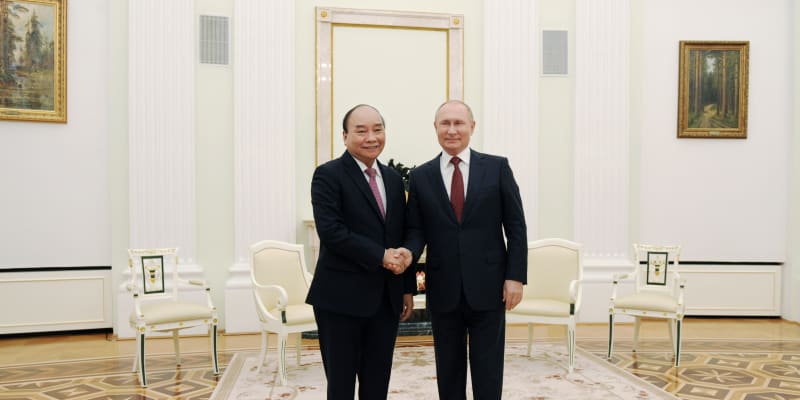 Současný vietnamský prezident Nguyen Xuan Phuc s ruským prezidentem Vladimirem Putinem v Moskvě