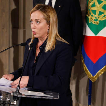 Předsedkyně Bratři Itálie a premiérka Giorgia Meloniová promluvila k médiím po setkání s italským prezidentem Sergiem Mattarellou v paláci Quirinale v Římě.