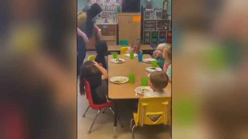 Učitelky v Mississippi děsily děti v mateřské škole.
