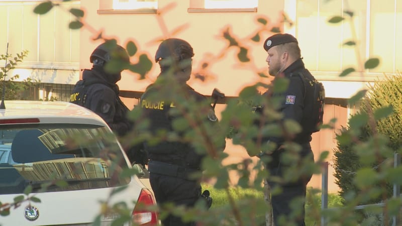 Policisté řeší násilnou smrt a vážné zranění dvou mladíků v Praze.