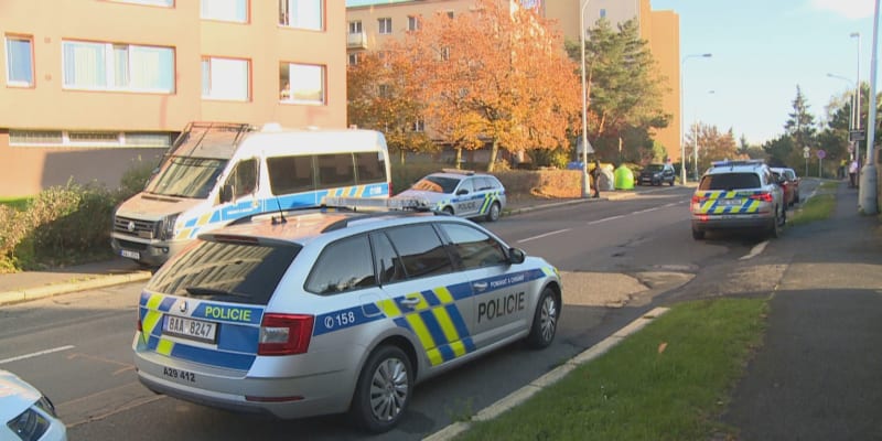 Policisté řeší násilnou smrt a vážné zranění dvou mladíků v Praze.