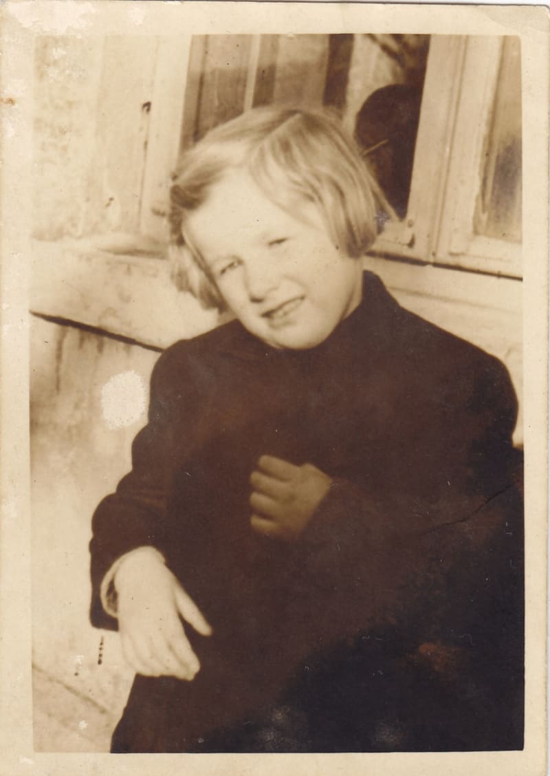 Dcera Anny Malinové Alenka na konci války.