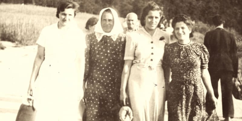 Anna Malinová (první z prava) na fotce pořízené v 30. letech v Nalžovských Horách, kde žila její matka Josefa.
