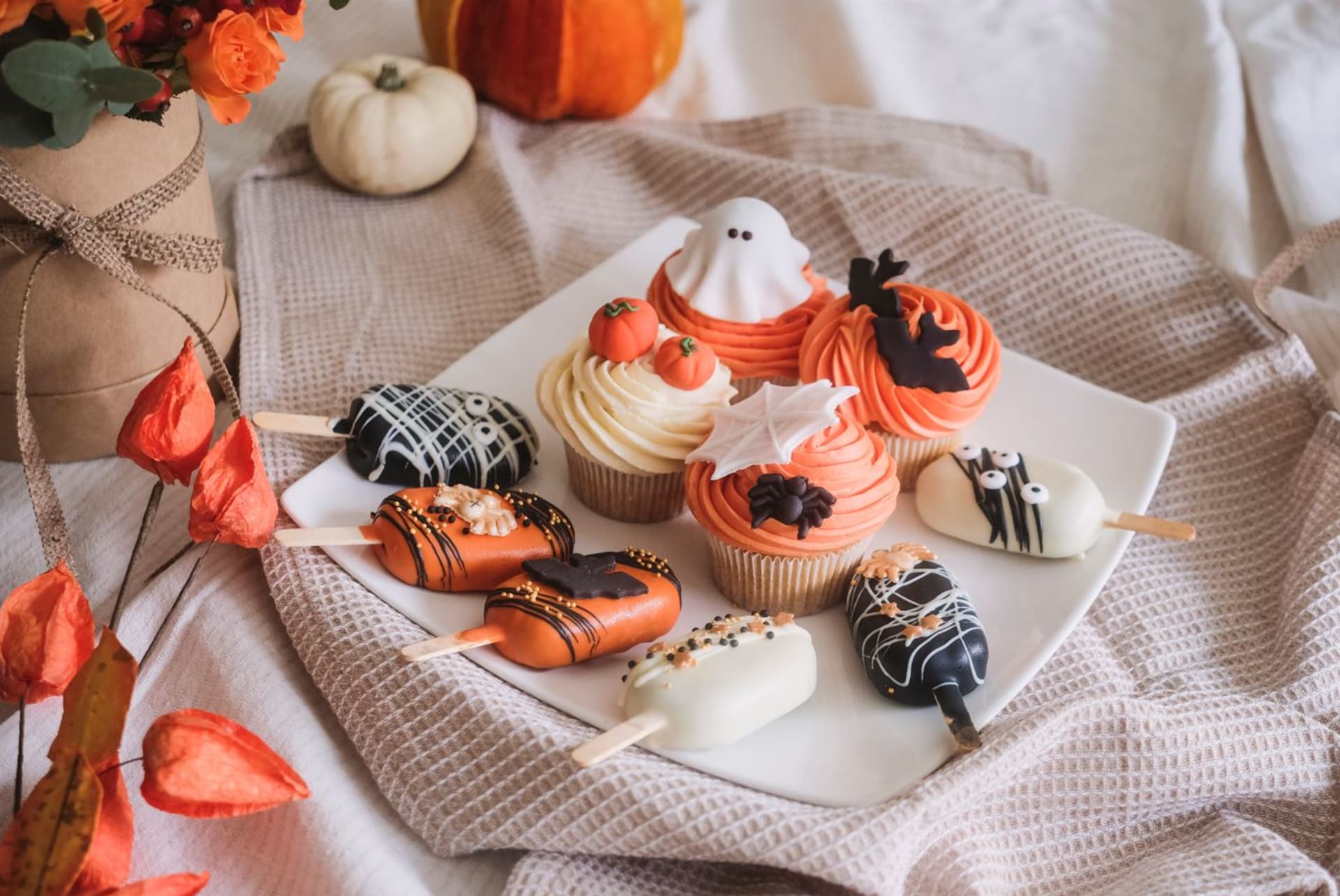 Halloweenské cupcaky a pečené nanuky