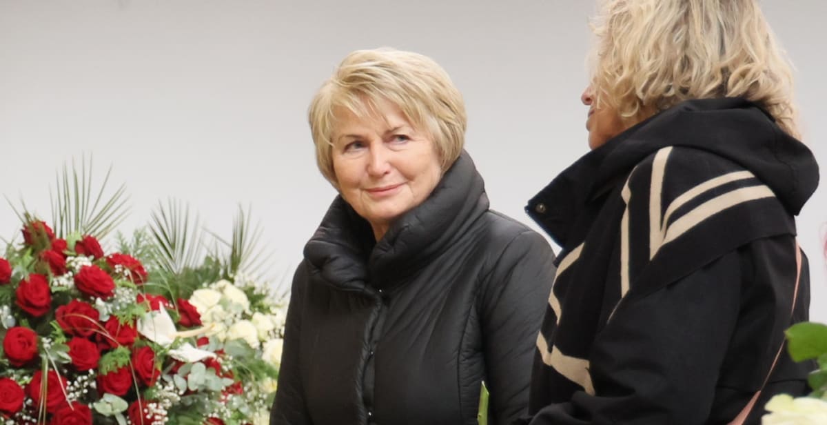 Eliška Balzerová na pohřbu Josefa Somra. 