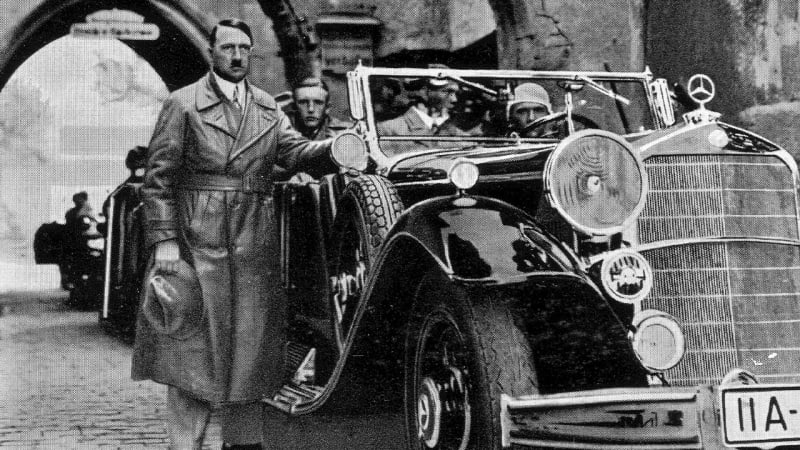 Adolf Hitler a jeho obrněný mercedes