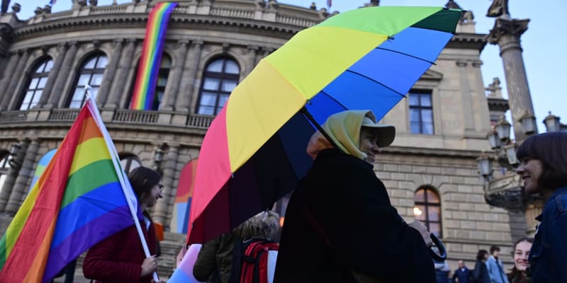 V Praze se setkají příznivci LGBT komunity, kteří chtějí uctít památku dvou zavražděných gayů z Bratislavy.