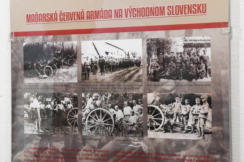Snímek z výstavy v Prešově ke stému výročí vyhlášení Slovenské republiky rad