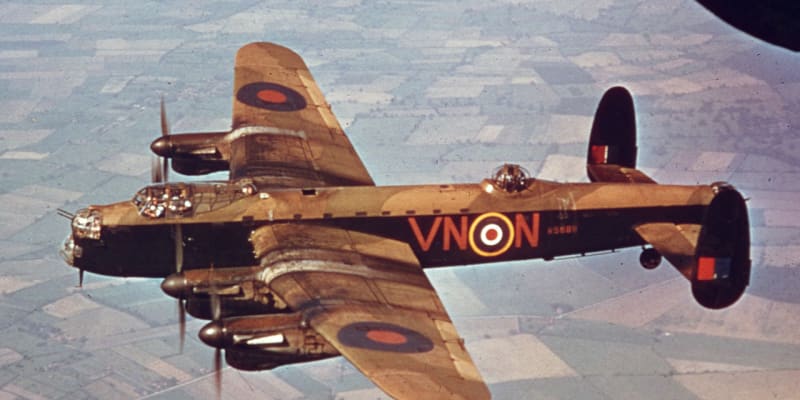 Bombardér Lancaster shazoval skákající bomby