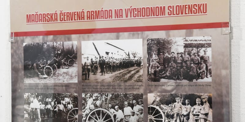 Snímek z výstavy v Prešově ke stému výročí vyhlášení Slovenské republiky rad