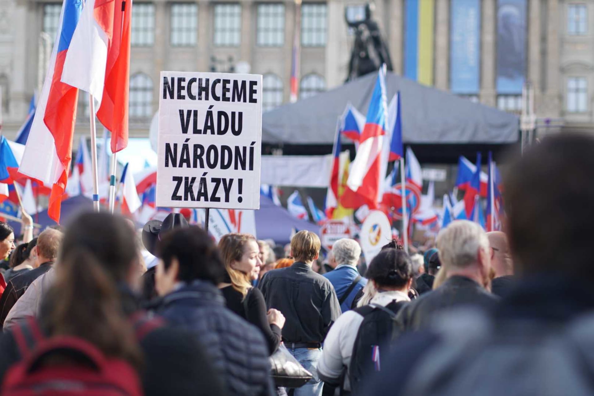 Na Václavském náměstí bylo odhadem několik desítek tisíc protestujících na demonstraci Česká republika na 1. místě.