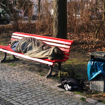 Bezdomovec v parku