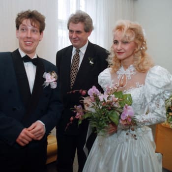 Na svatbě Stanislava Grosse a jeho ženy Šárky nechyběl Miloš Zeman