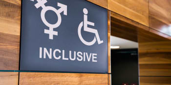 Studenti v Brně chtěli genderově neutrální záchody. Děkan vymyslel originální řešení